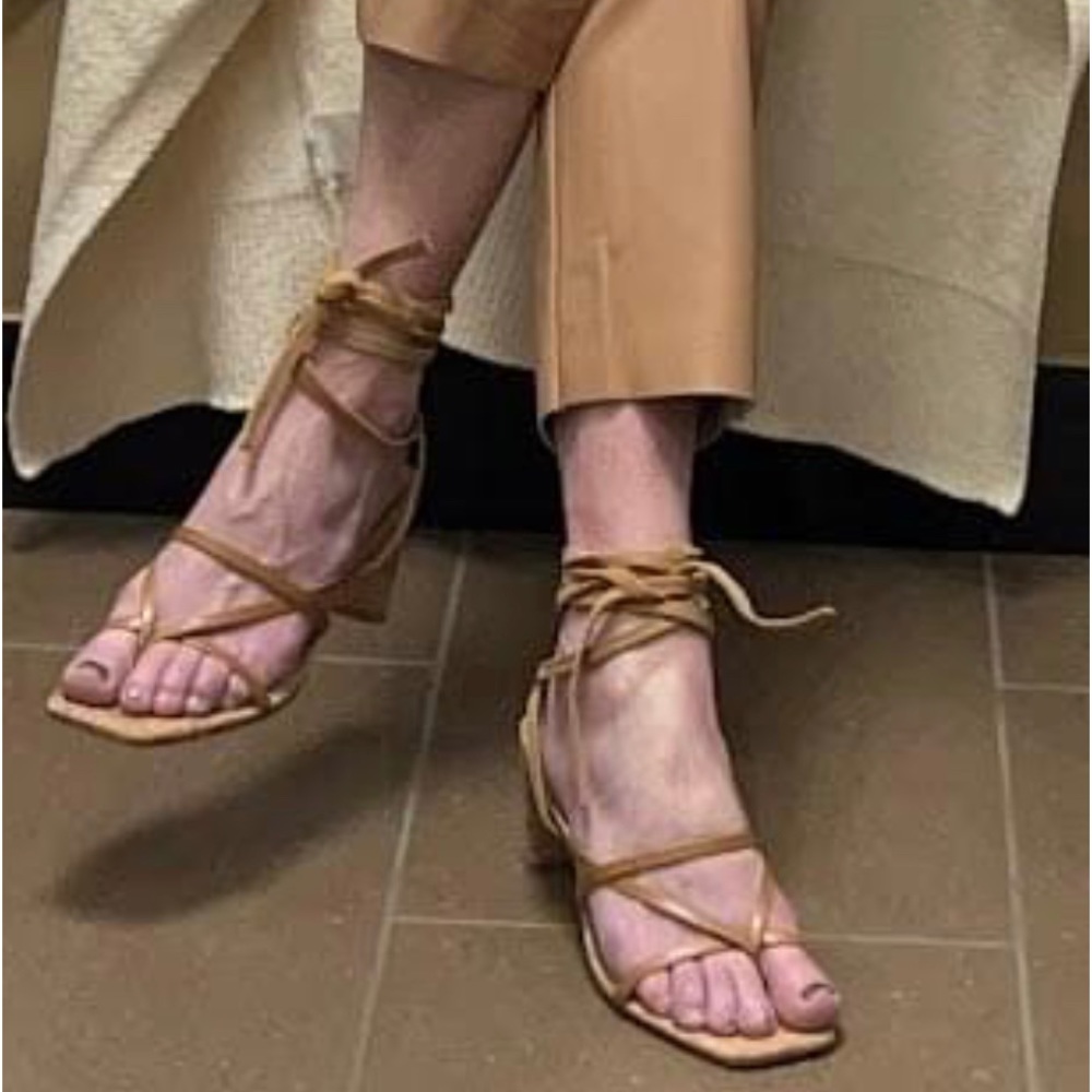 Like New! Louise et Cie Lehana Wrap around Ankle Strap Sandal - SOLD OUT! - Picture 4 of 5